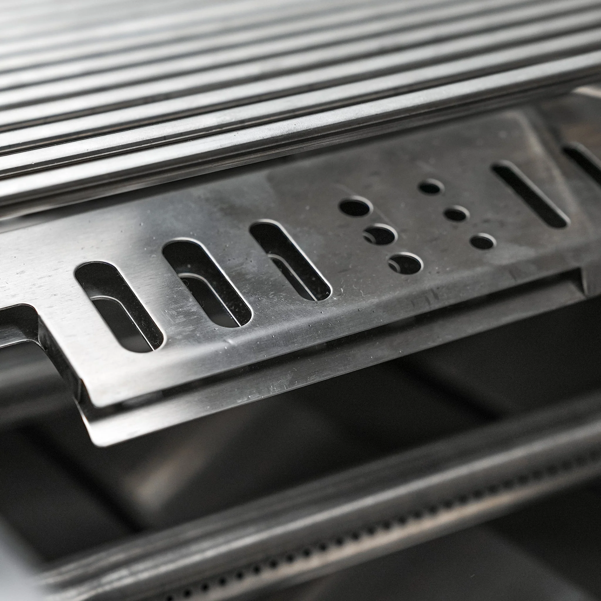 6-Burner 90 Degree Corner with Beverage Center and Side Burner Stainless Steel Propane Gas BBQ Island Grill - MAi805-90BEV by Mont Alpi - Image 13