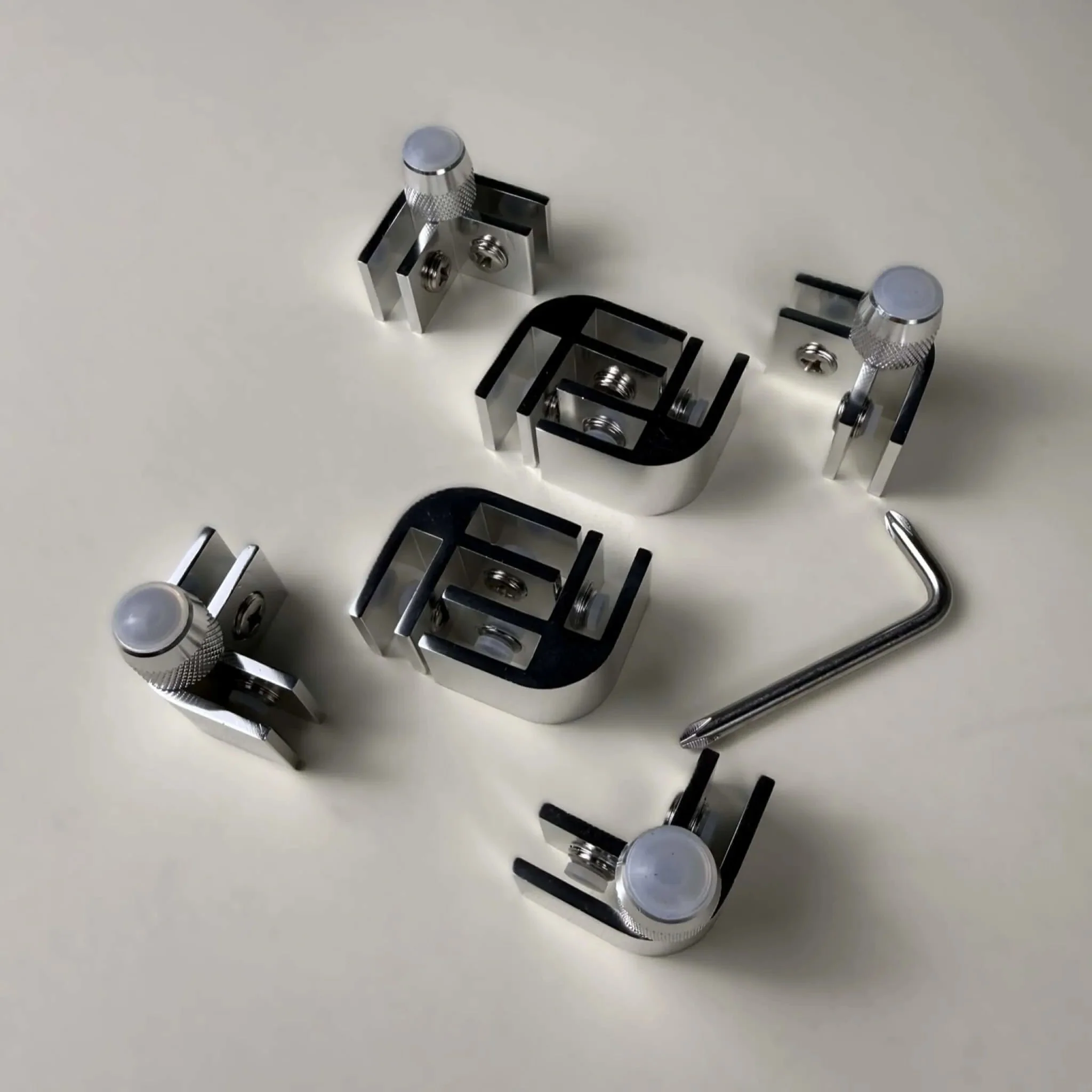Beton Fire Pit Square and Rectangle Glass Guard Clips Kit by Starfire Designs - Image 4