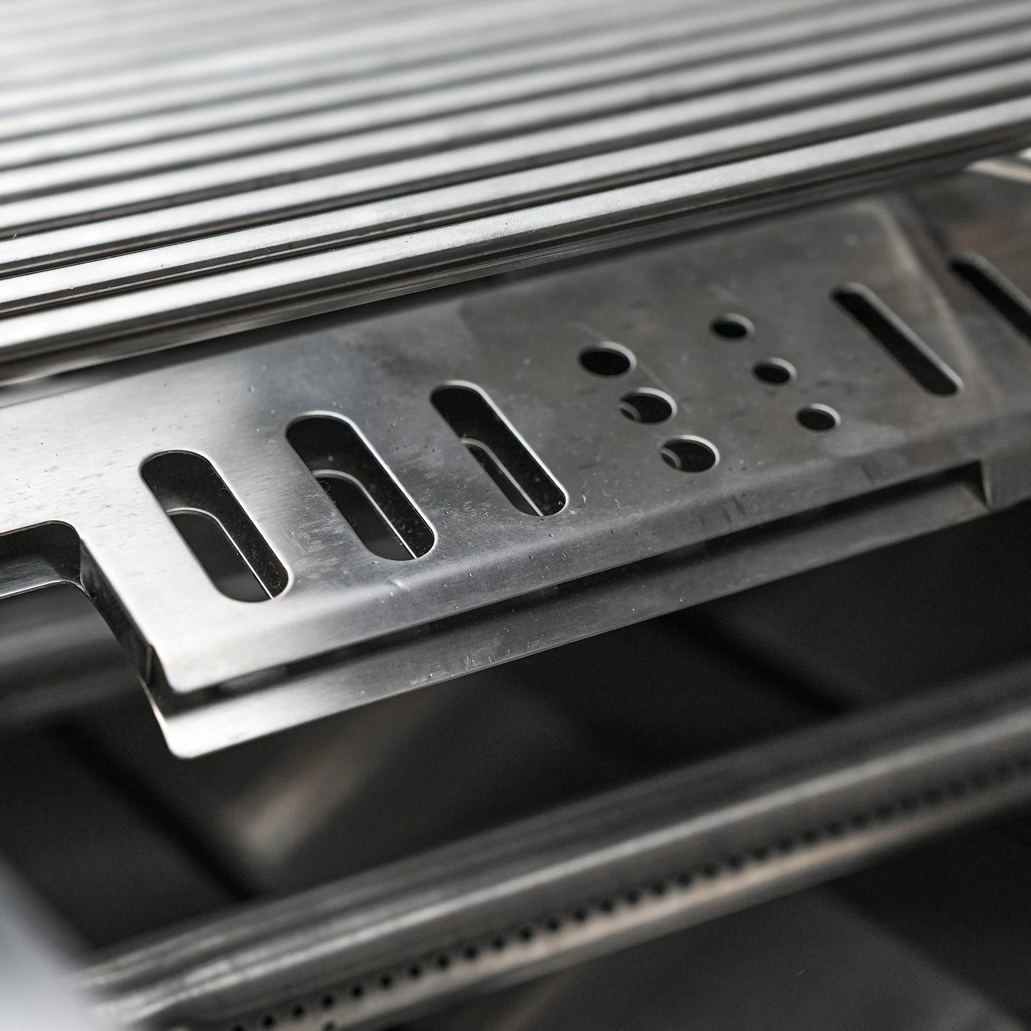 Deluxe 4-Burner 45 Degree Corners with Side Burner and Rotisserie Kit Stainless Steel Propane Gas BBQ Island Grill - MAi400-D45 by Mont Alpi - Image 11